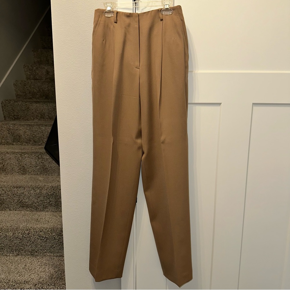 Liz Claiborne Lady’s Tan Dress Pants 100% fully lined with acetate size 6